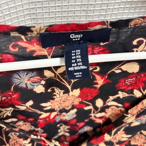 GAP Women’s Floral Sheer Button Up Tank Sz XS - Picture 2 of 10
